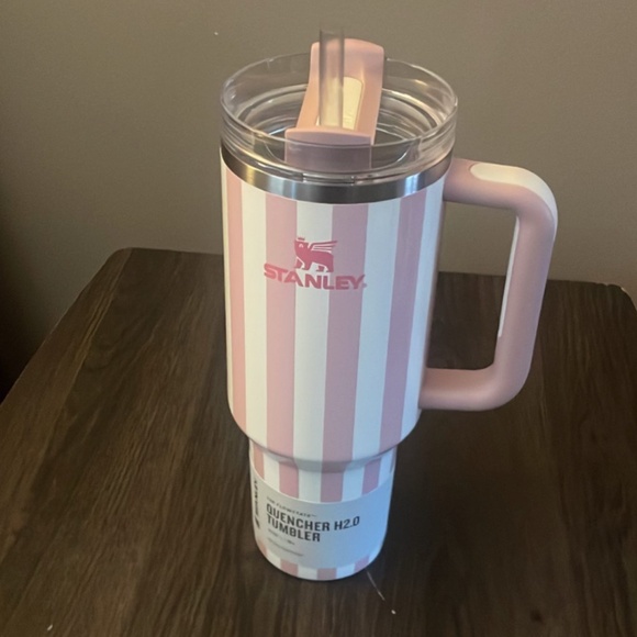 Stanley 40 oz. Quencher H2.0 FlowState Tumbler - Oasis Collection Peach Whip - Picture 1 of 3